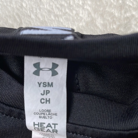 Under armour black long sleeve heather shirt with metallic silver symbol - Picture 3 of 3